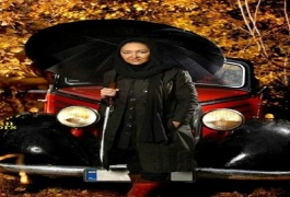 تصویر: ستاره زن سینمای ایران در کنار ماشین عتیقه