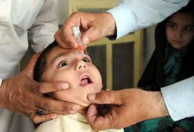 کودکان ۱۳۰ خانوار عشایر در شهرستان هامون علیه بیماری فلج اطفال واکسینه می شوند