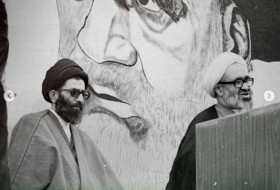 اقامه نخستین نماز جمعه تهران به امامت آیت‌ الله خامنه‌ای +تصاویر