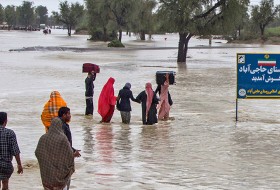 کمک 5 میلیون ریالی دانش آموز سیستانی به سیل زدگان جنوب استان
