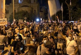 تجمع اعتراضی مقابل اقامتگاه نتانیاهو و حمله خشن پلیس به معترضان