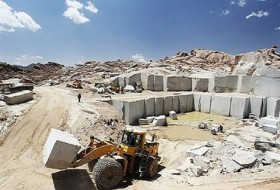 تعطیلی واحدهای سنگ بری یکی پس از دیگری/ خام فروشی در قطب سنگ ایران بیداد می‌کند