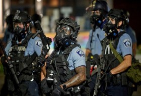واقعیت آمریکا در ۳ دقیقه/ خشونت پلیس، هرج و مرج و جنگ شهری در آستانه انتخابات آمریکا