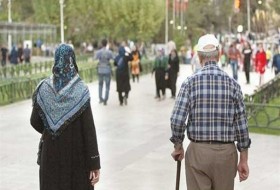 زنگ خطر پیری جمعیت در ایران به صدا درآمده است/ اقدامات دولت با سیاست‌های کلی جمعیت همخوانی ندارد