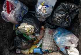 کابوس رها کردن زباله در معابر زابل/ناوگان فرسوده یا عدم فرهنگ سازی علت چیست