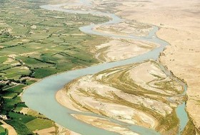 آب رودخانه هیرمند بنا بر تصاویر ماهواره‌ای در سد کمال خان نگهداری می‌شود